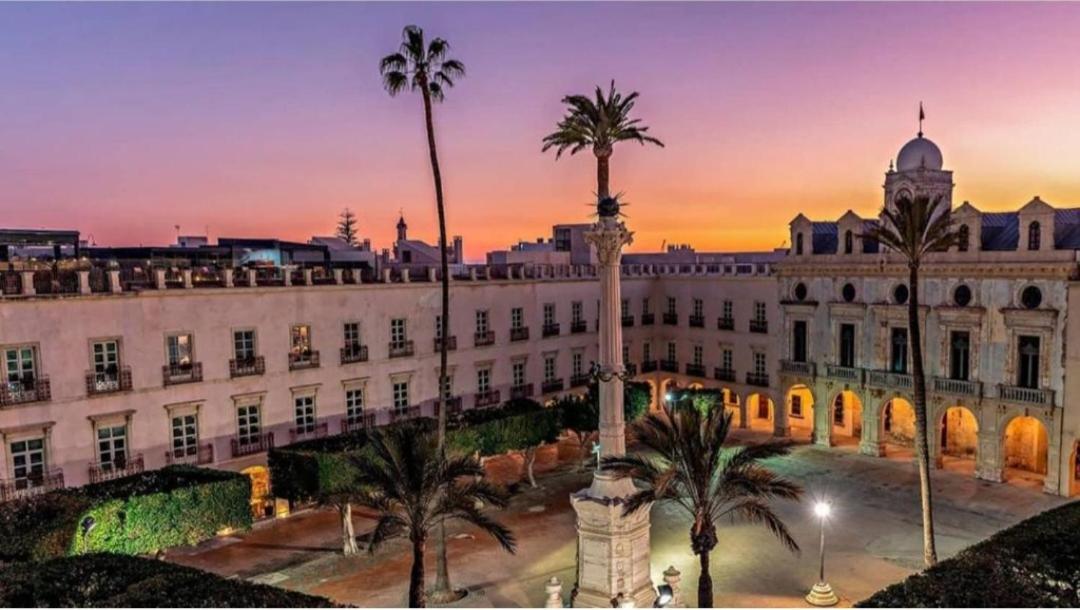 Piso Museo Del Realismo - Catedral - Alcazaba Con Parking Gratis - Super Wifi Appartement Almería Buitenkant foto