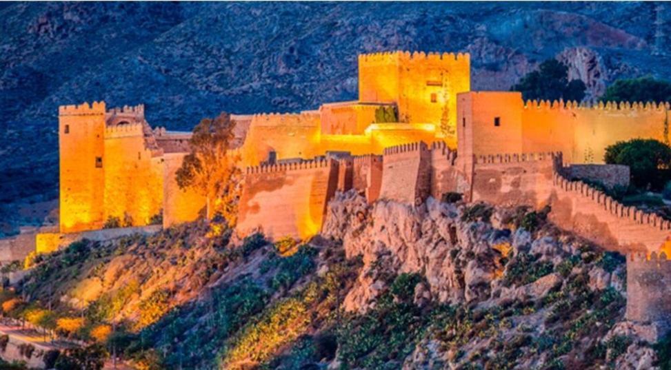 Piso Museo Del Realismo - Catedral - Alcazaba Con Parking Gratis - Super Wifi Appartement Almería Buitenkant foto